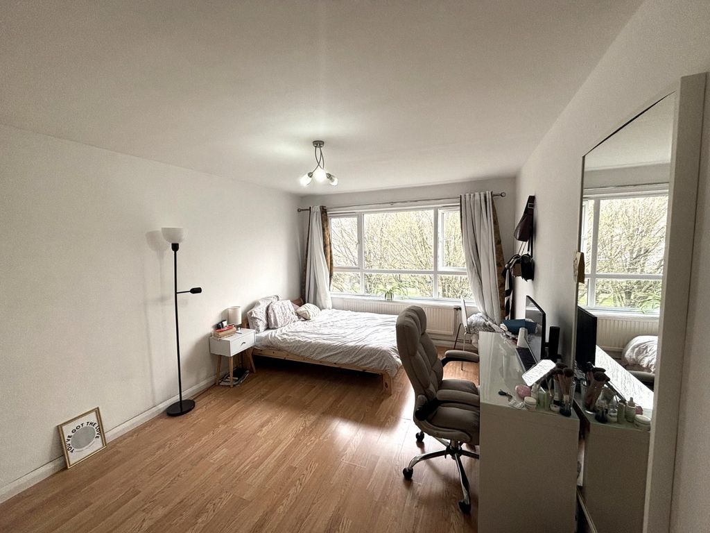 Property photo 3 of 9 Reception