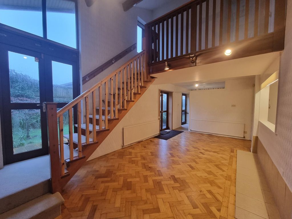 Property photo 2 of 25 Lounge