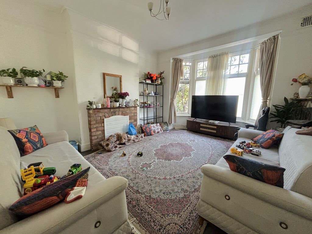 Property photo 2 of 7