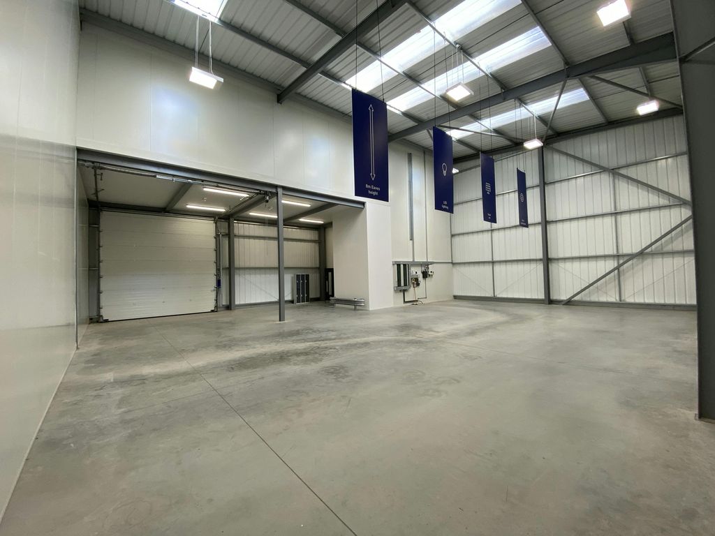 Property photo 3 of 11 Logicor B Units Wh.Jpg
