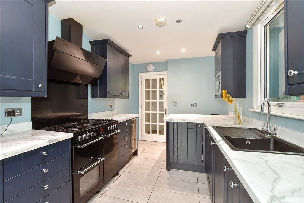 Property photo 3 of 16 Kitchen