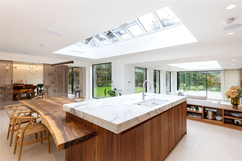 Property photo 2 of 25 Kitchen