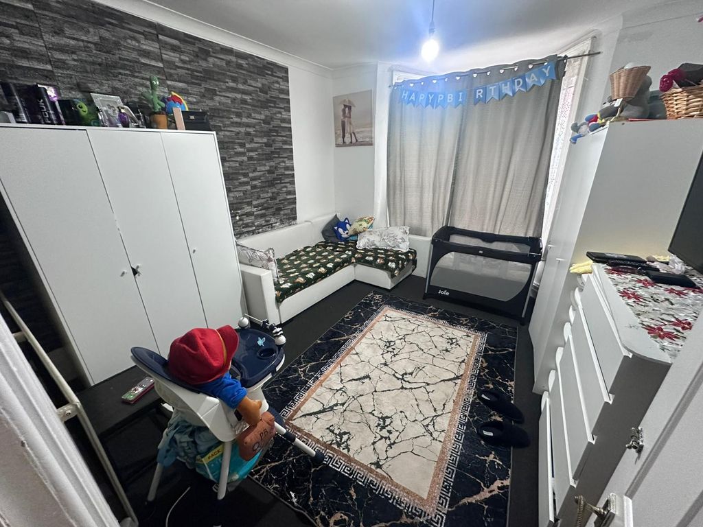 Property photo 1 of 19 Cover