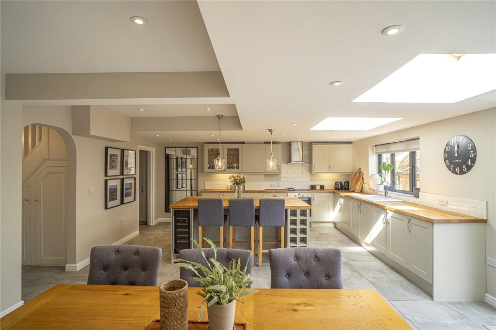 Property photo 1 of 16 Kitchen/Diner
