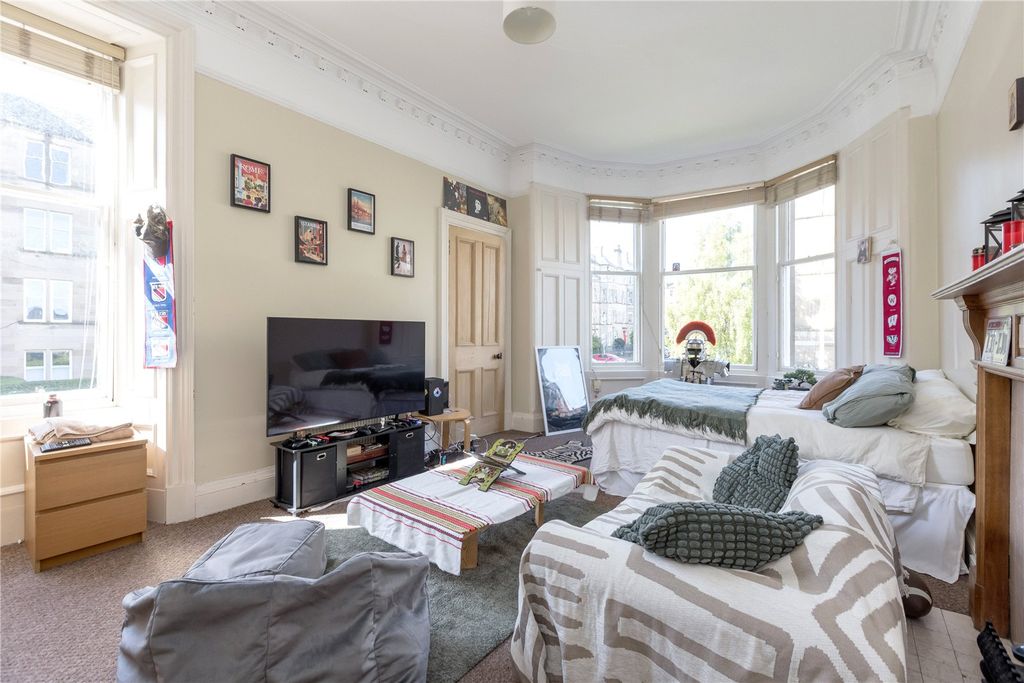 Property photo 3 of 16 Sitting Room