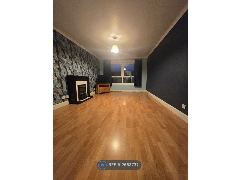 Property photo 1 of 10 Livingroom