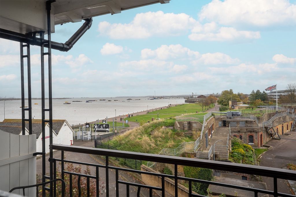 Property photo 2 of 15 4638823