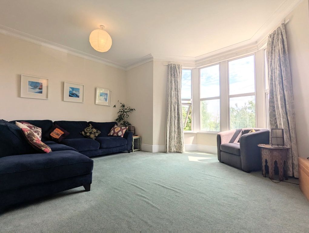 Property photo 2 of 16 Lounge