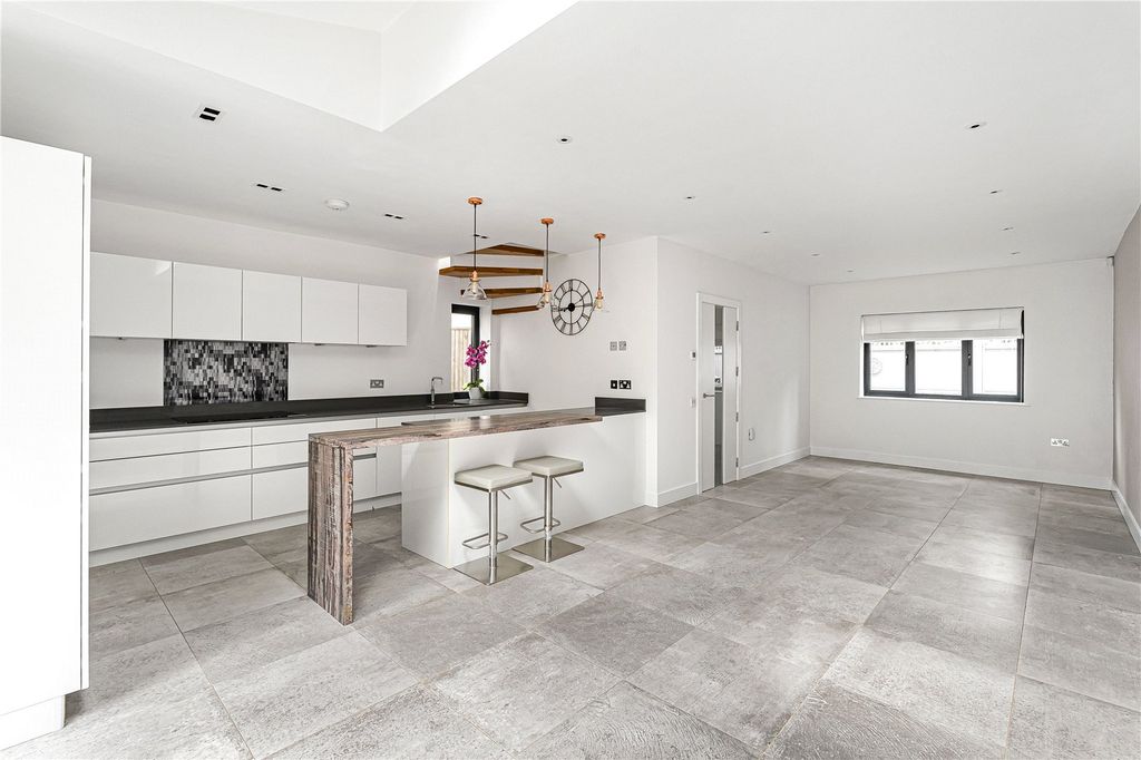Property photo 1 of 12 Kitchen/Recetion