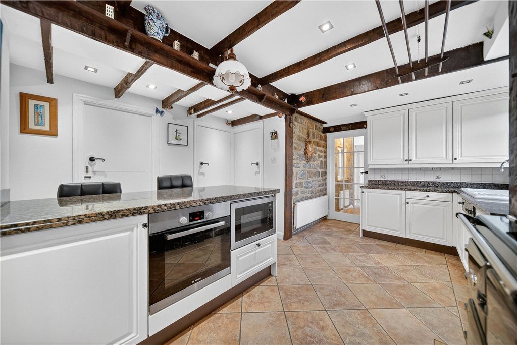 Property photo 3 of 18 Kitchen