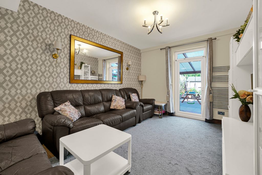 Property photo 2 of 32