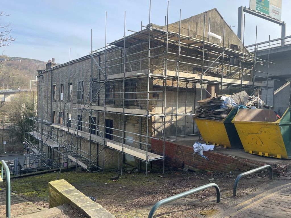 Property photo 3 of 85