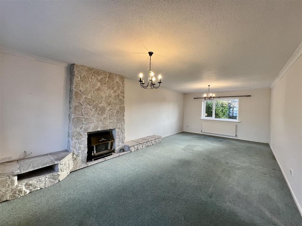 Property photo 3 of 20 Lounge