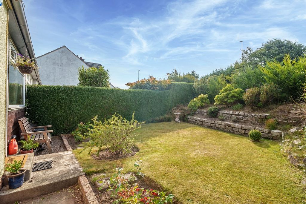 Property photo 3 of 27