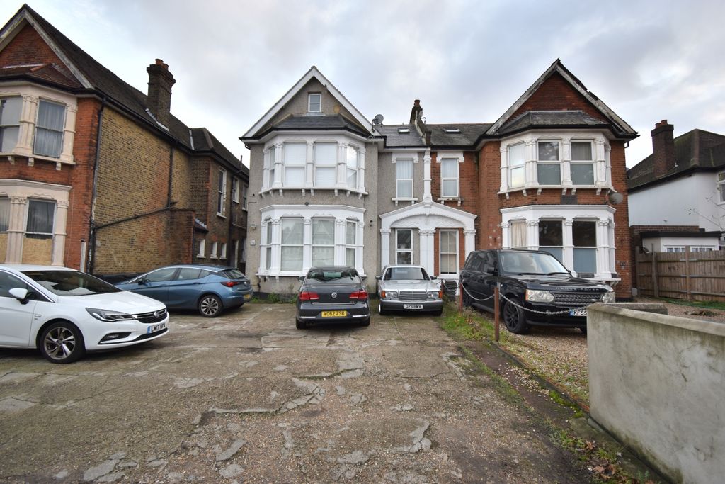 Property photo 1 of 7 External