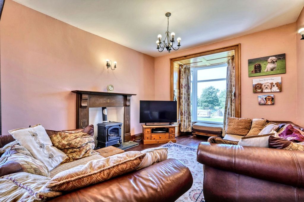 Property photo 3 of 34