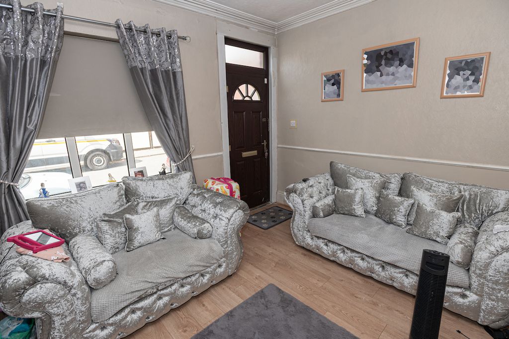 Property photo 2 of 18