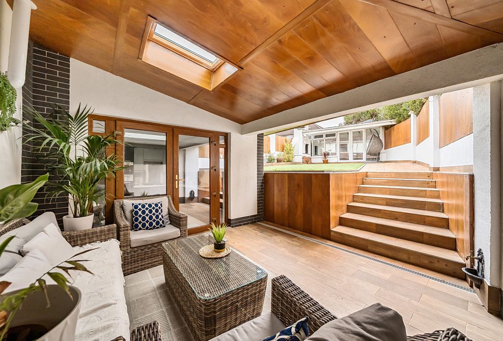 Property photo 1 of 18 1386700-4-693Ac06...