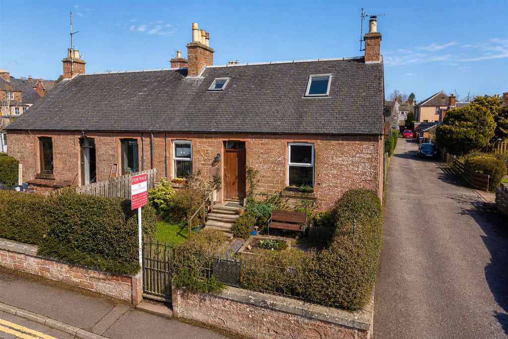 Property photo 2 of 18 2 Gordon Park Kirriemuir Empty-3.Jpg