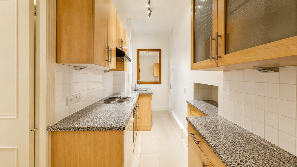 Property photo 3 of 10 Kitchen