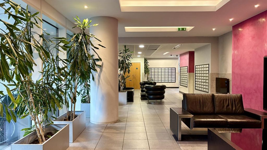 Property photo 1 of 11 One Bedroom To Rent In E14 - Barrain London