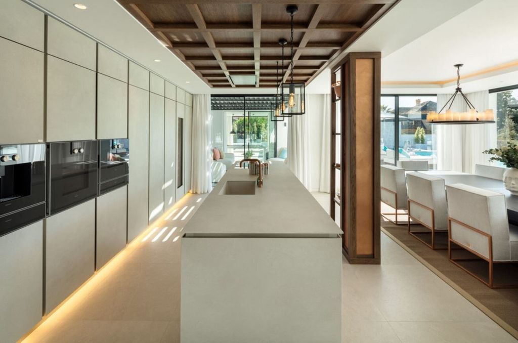 Property photo 2 of 34