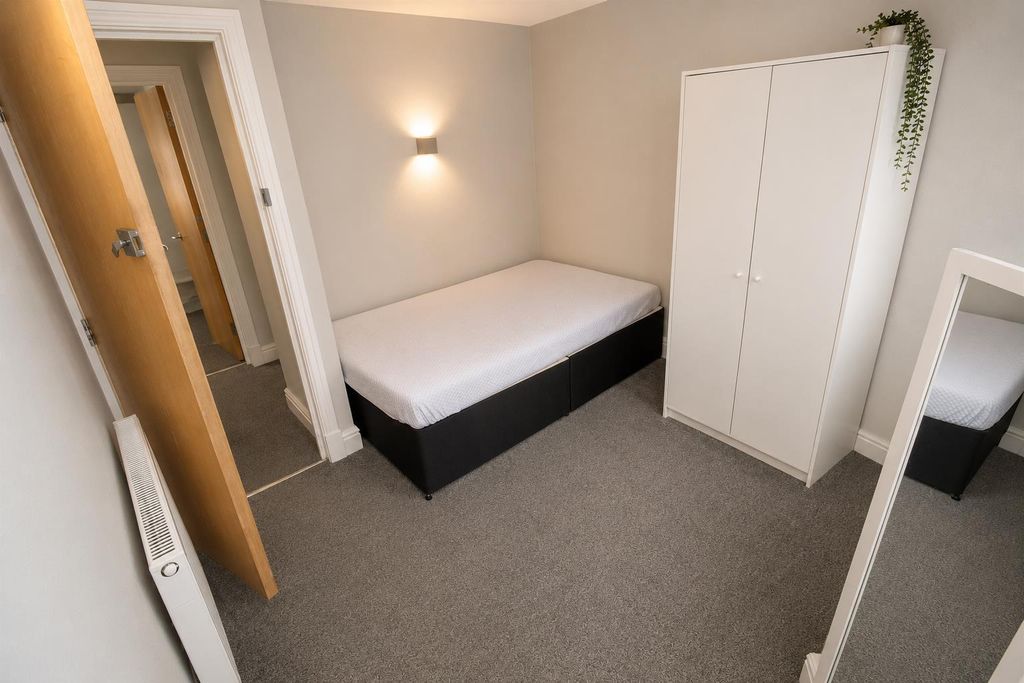 Property photo 2 of 16 9Da6De8B-0167-443A-A7dc-3520d5d633F0.Png