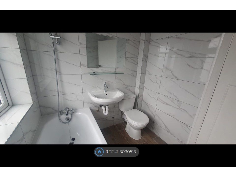 Property photo 2 of 29 Bathroom