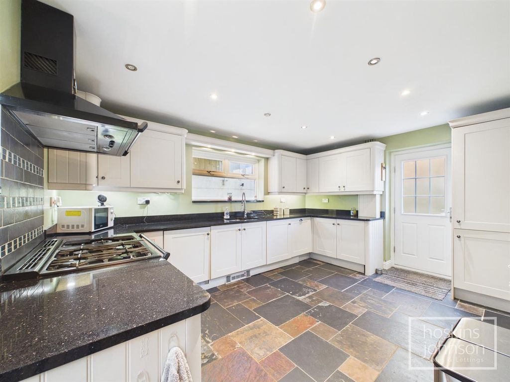 Property photo 3 of 23 Kitchen/Breakfast Room