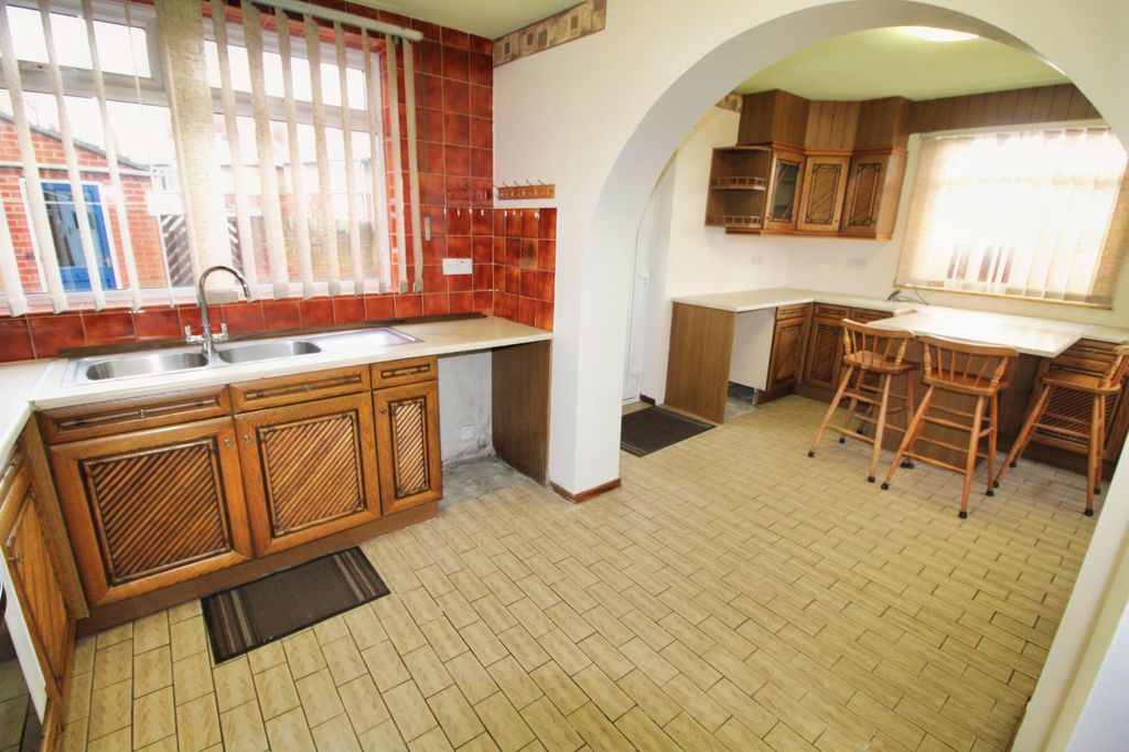 Property photo 3 of 24 Kitcehn