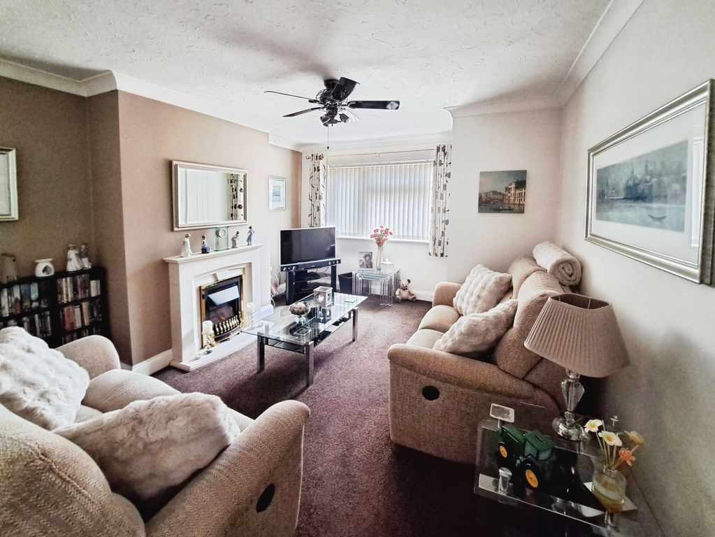 Property photo 2 of 13 Lounge