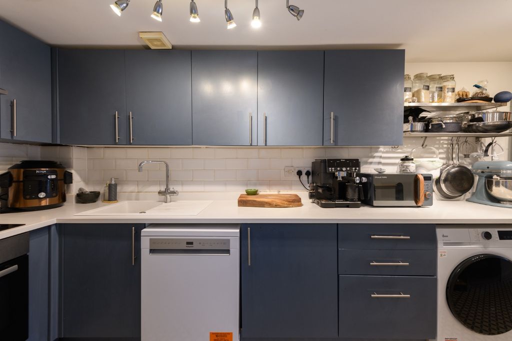 Property photo 3 of 18 5336633