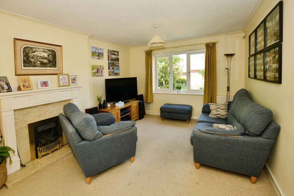 Property photo 2 of 17 Living Room