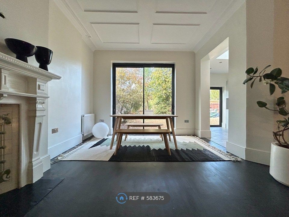 Property photo 2 of 14 Living/ Dining Area
