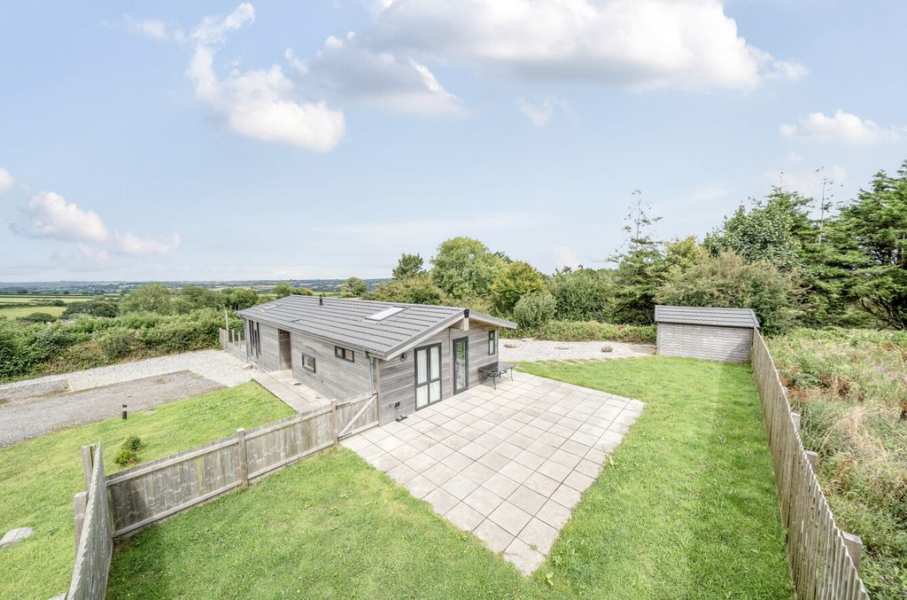 Property photo 1 of 20 1328543-2-687Fb87...