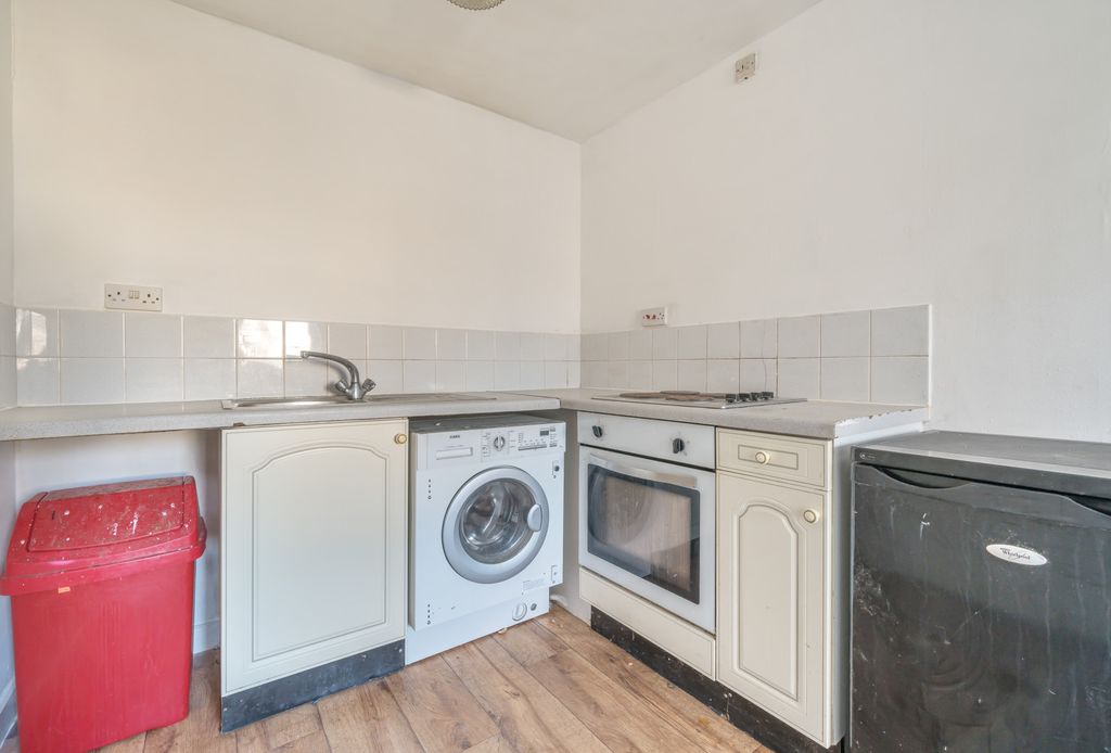 Property photo 2 of 8 Kitchen