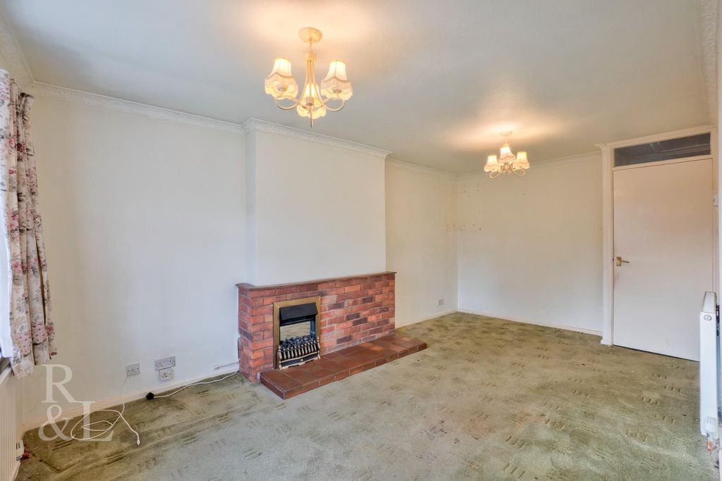 Property photo 3 of 16 8 Ashfield Drive (3).Jpg