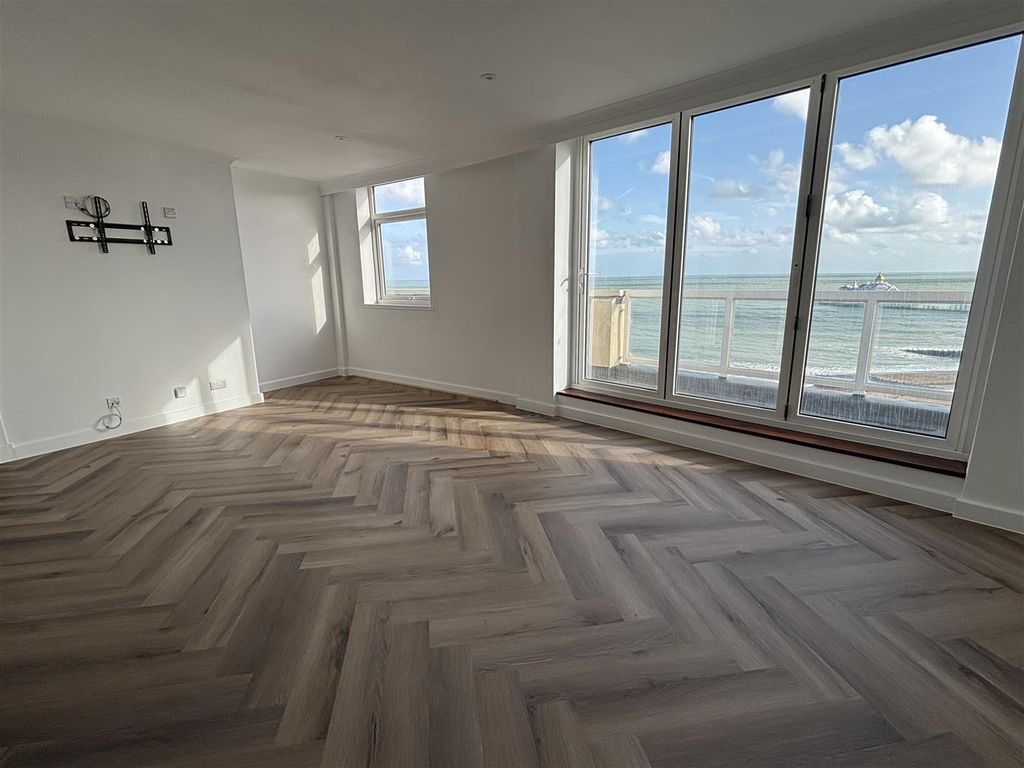 Property photo 2 of 19 Living Room