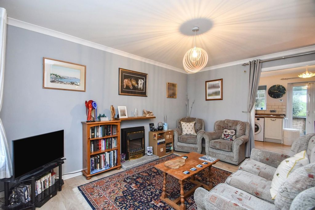 Property photo 3 of 14 3Brambleclose-11.Jpg