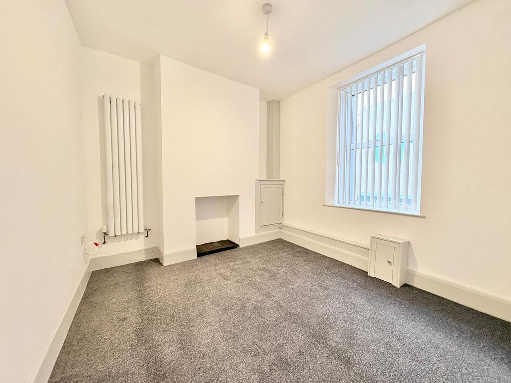 Property photo 2 of 25