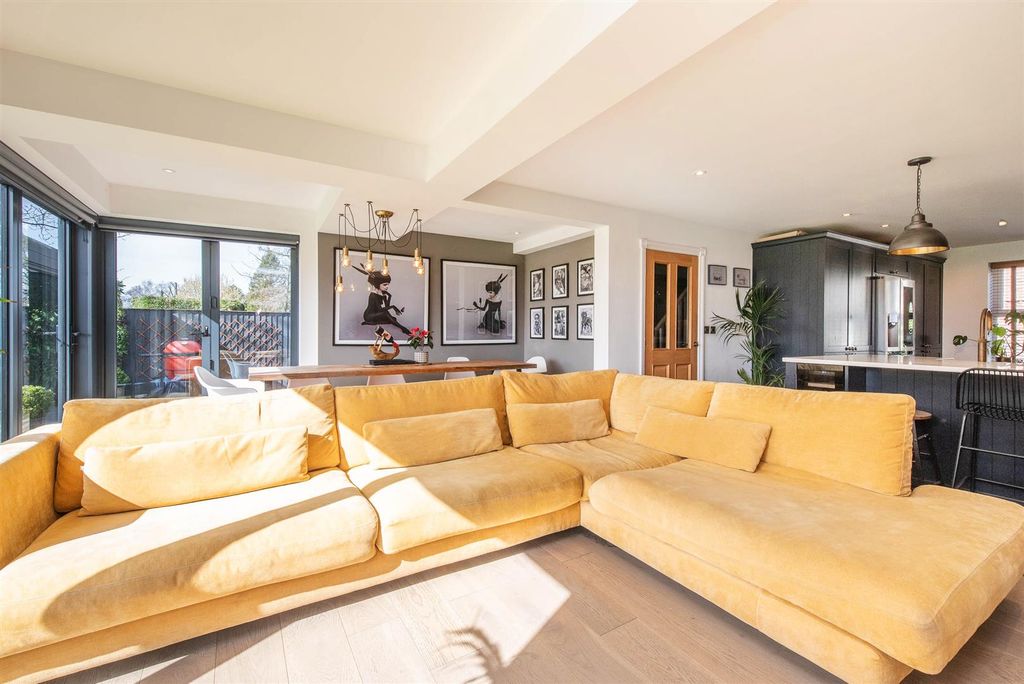 Property photo 3 of 39 Kitchen/Diner/Family Room