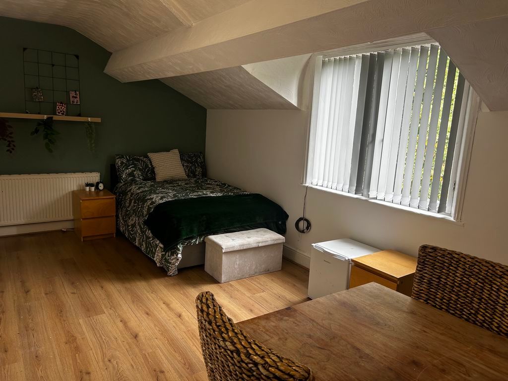 Property photo 1 of 5 Room 6