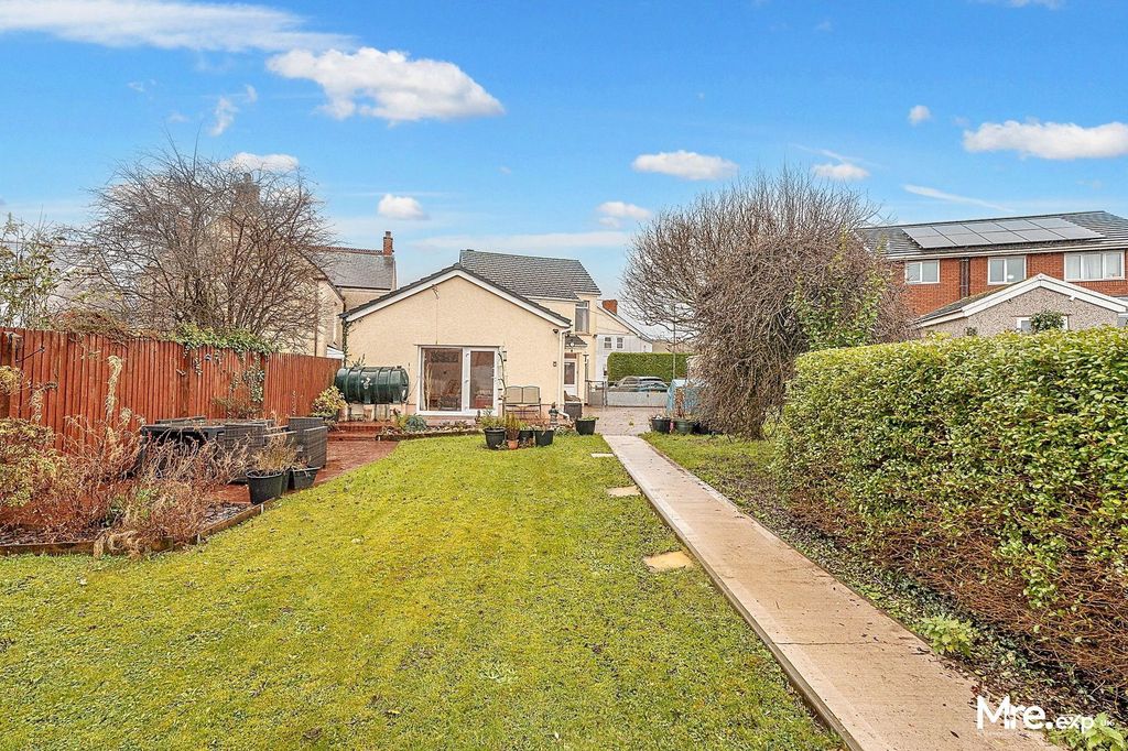 Property photo 2 of 27