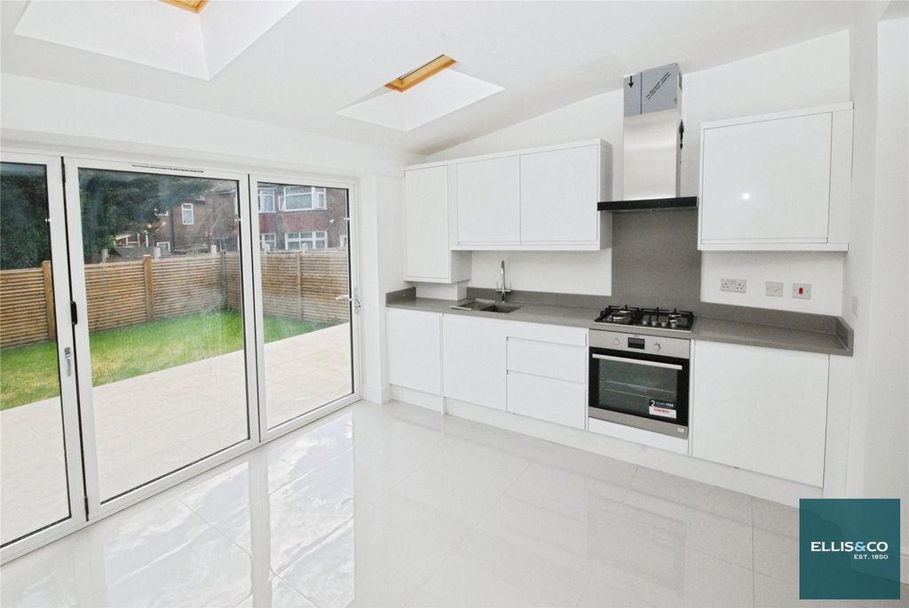 Property photo 1 of 11 Picture No. 21