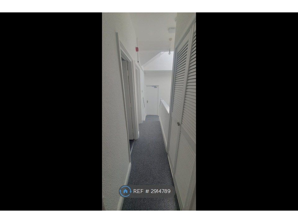 Property photo 3 of 25 Hall