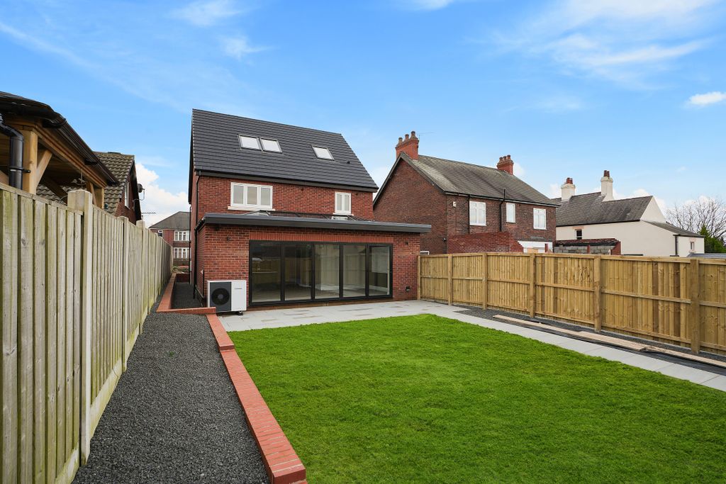 Property photo 2 of 33