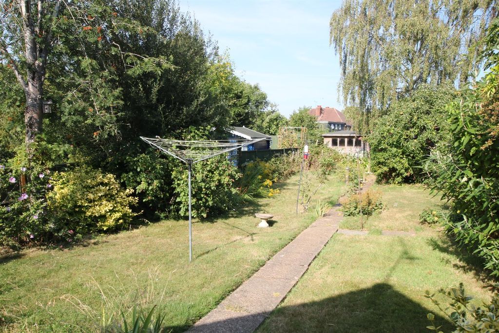 Property photo 2 of 10 Fb Gdn 2.Jpg