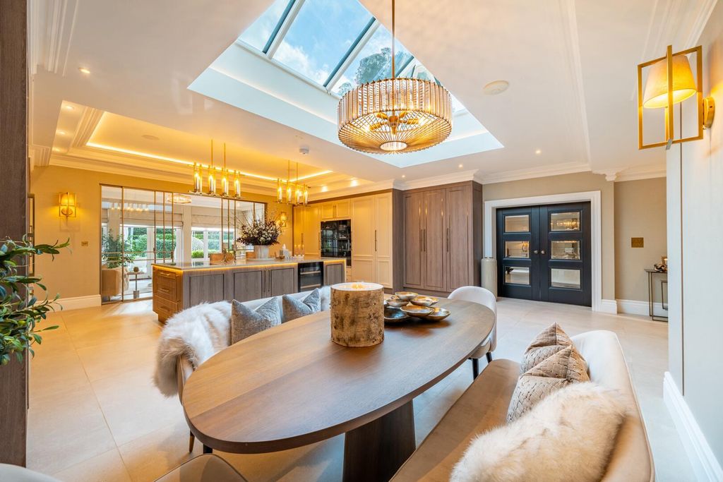 Property photo 3 of 43 Dining Room