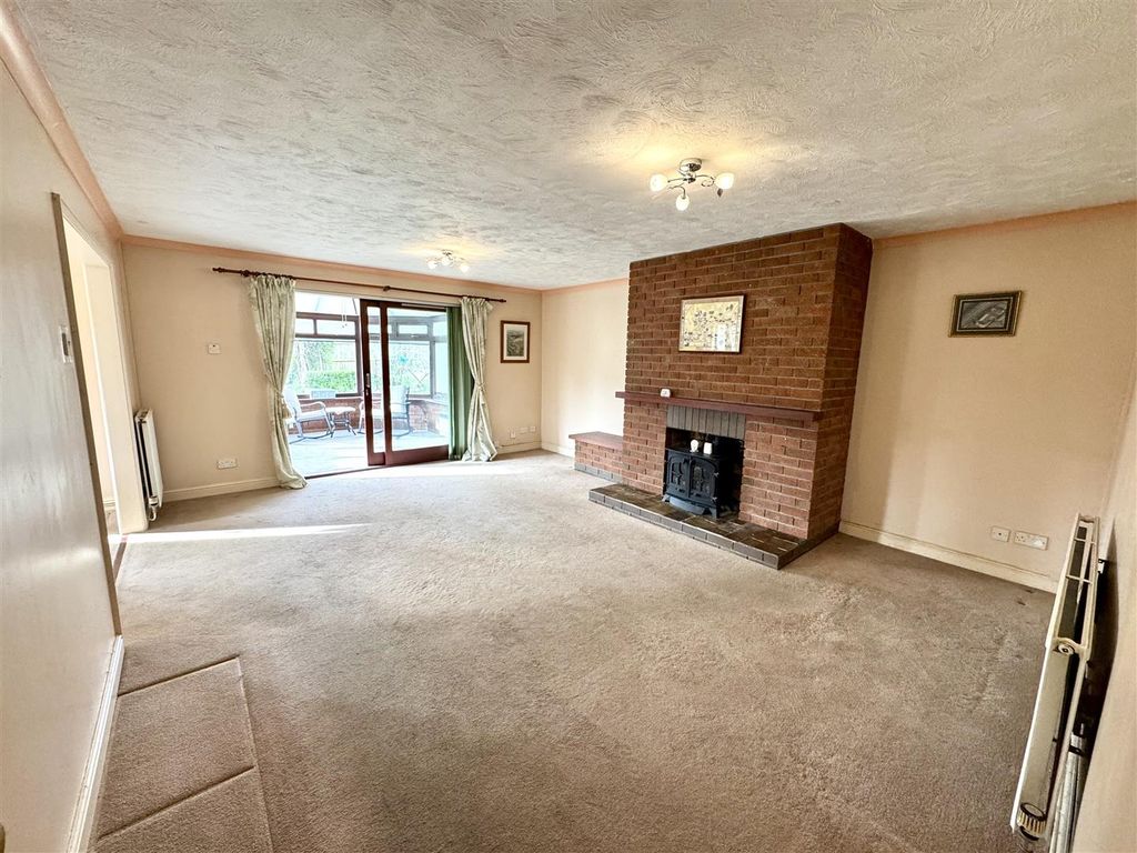 Property photo 2 of 23 Lounge