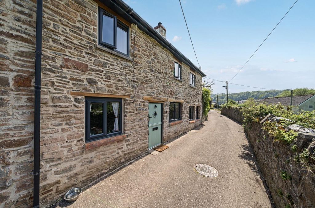 Property photo 2 of 24 Bampton, Seddons